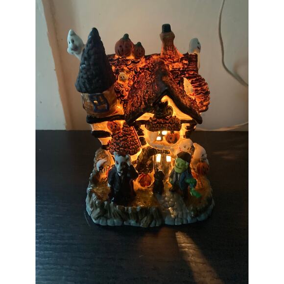 VTG Spooky Halloween Scene Light up Ceramic House Ghost And Ghouls 8"x6" - Picture 2 of 16